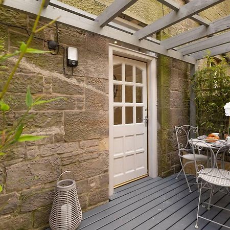 Altido Main Door Entrance Private Courtyard Apartment On The Park Edinburgh Exterior photo