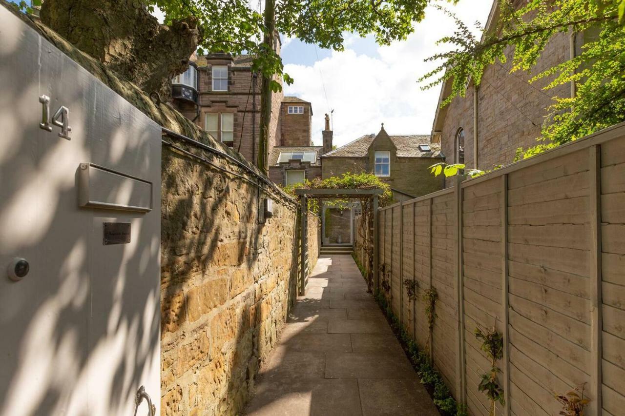 Altido Main Door Entrance Private Courtyard Apartment On The Park Edinburgh Exterior photo